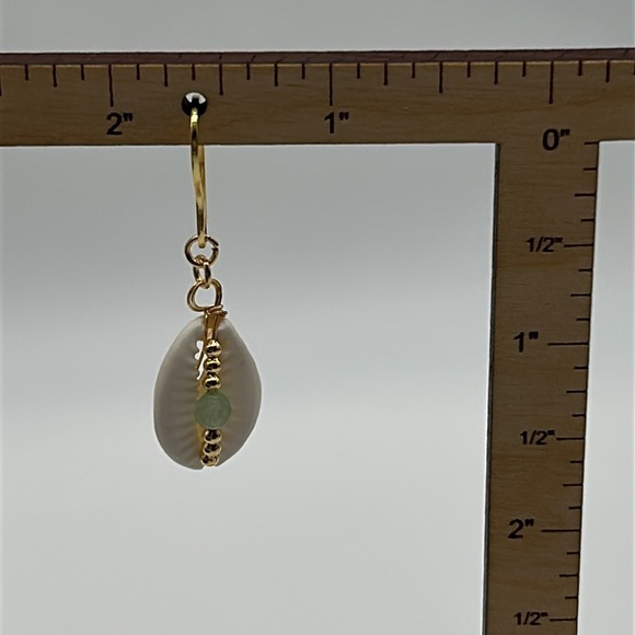 2360- Handmade Shell Dangle Earrings NWT - Picture 3 of 6